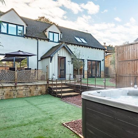 Cotswold Holiday Let With Hot Tub - The Old Garage Чипинг Нортън Екстериор снимка