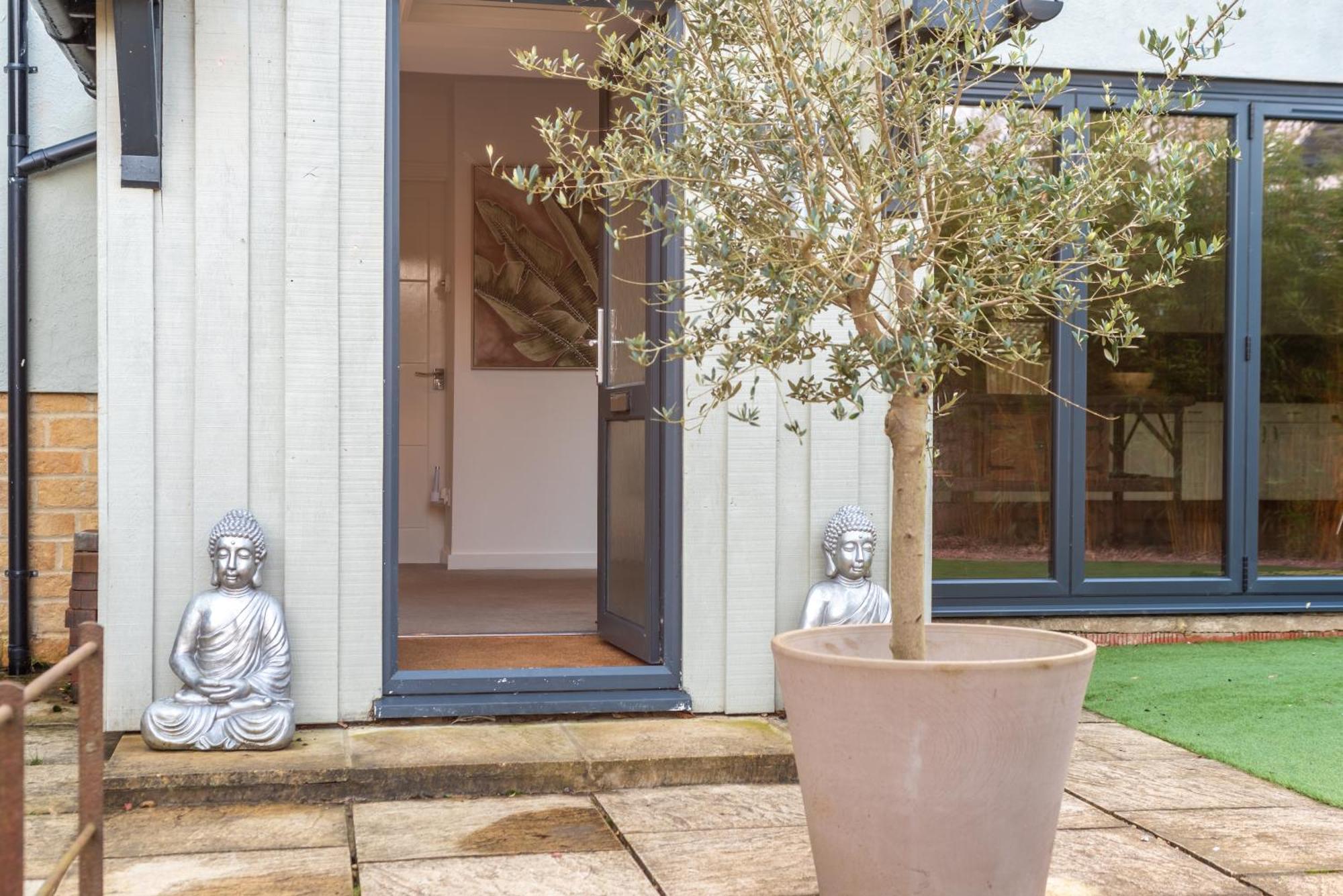 Cotswold Holiday Let With Hot Tub - The Old Garage Чипинг Нортън Екстериор снимка