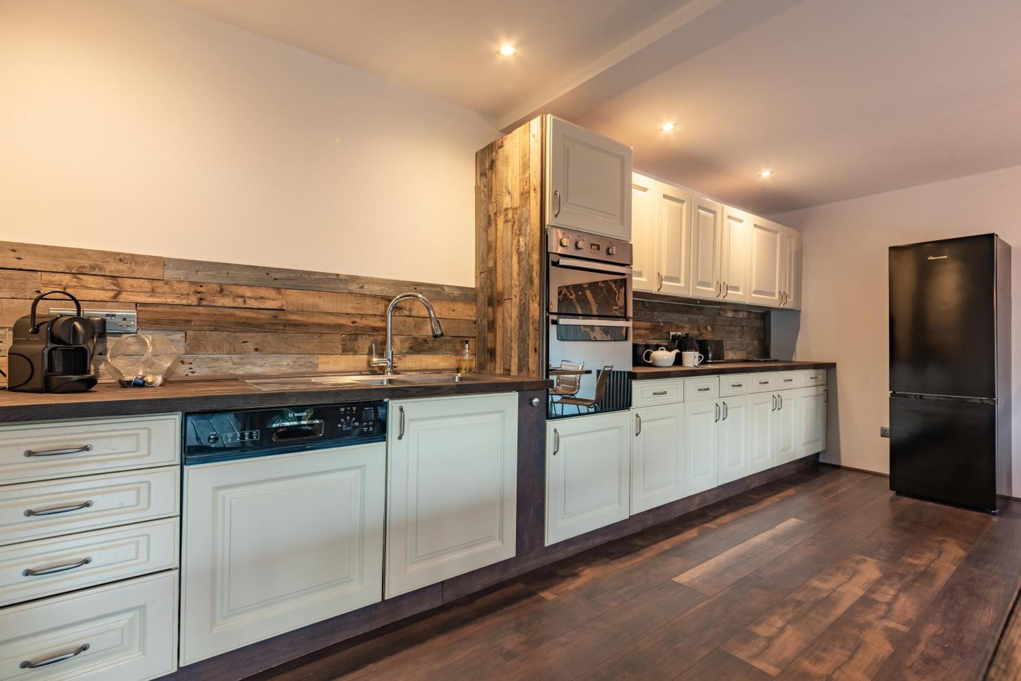 Cotswold Holiday Let With Hot Tub - The Old Garage Чипинг Нортън Екстериор снимка