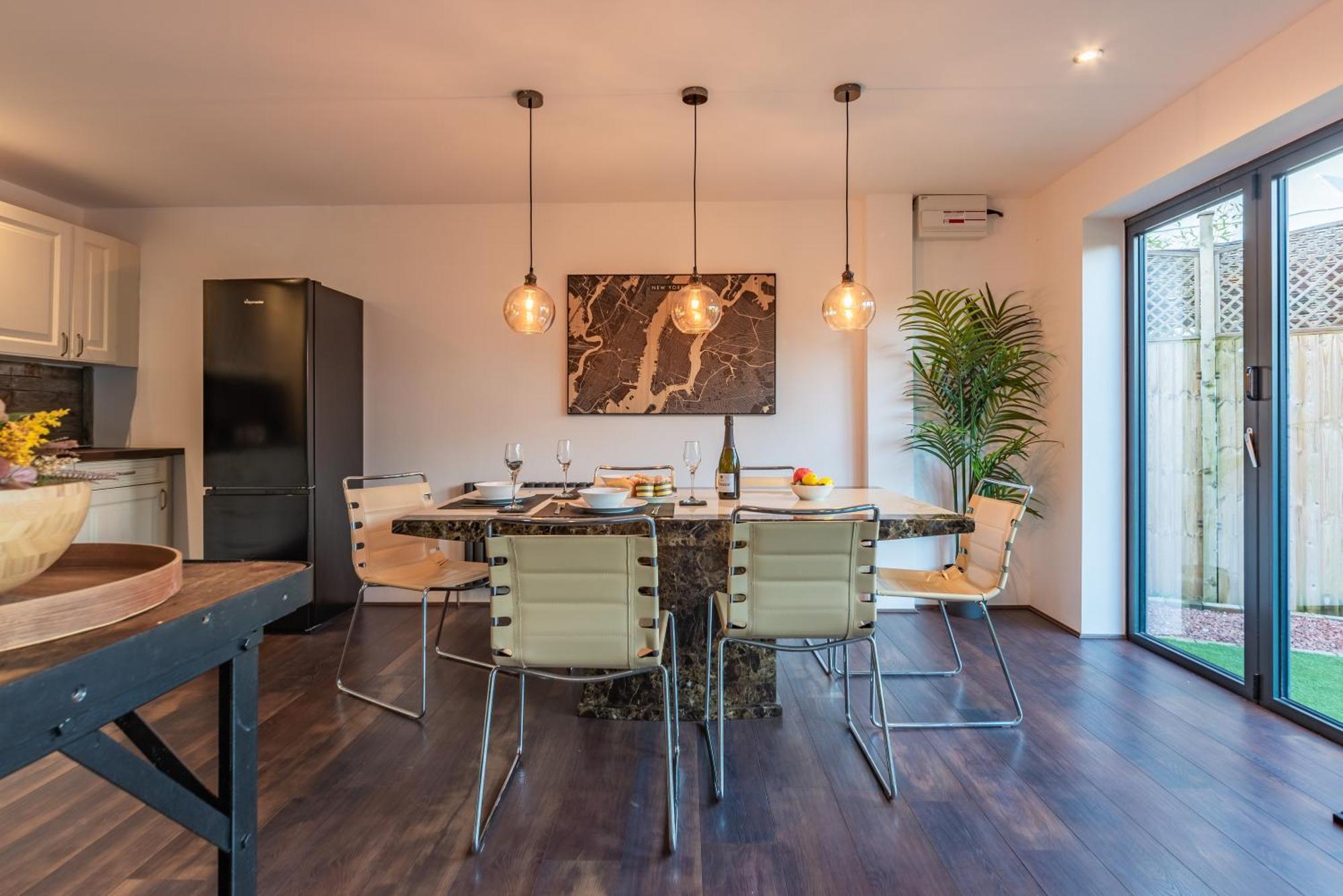 Cotswold Holiday Let With Hot Tub - The Old Garage Чипинг Нортън Екстериор снимка